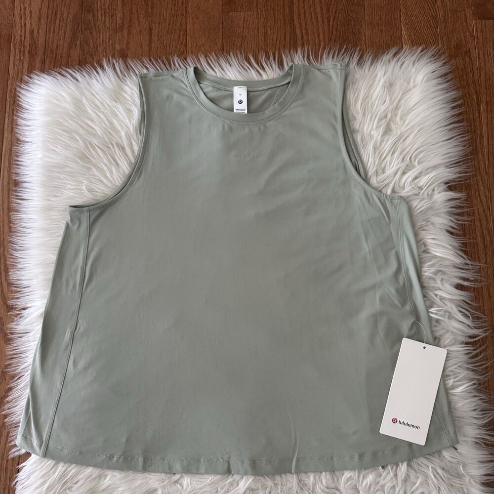 Lululemon Pace Crush Cross Back Graphic Tank Top Women’s Medium Fog Green NWT